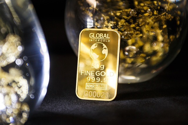Gold bars Linda Hamilton