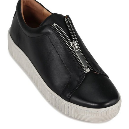 Shoes with zippers